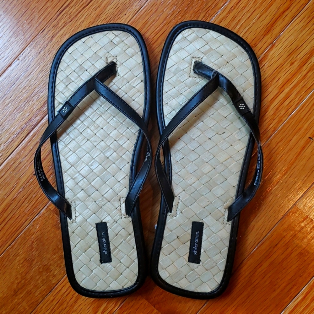 Women's Flip-flops. Xhilaration size 7. Black and tan.